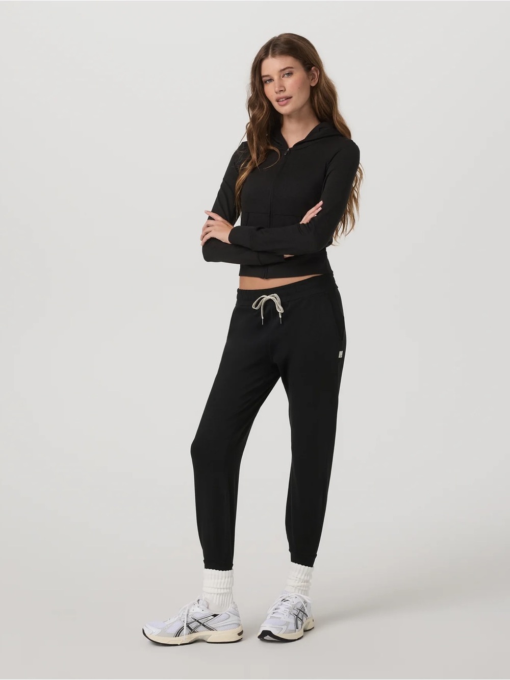 Vuori Women’s Black Heather Performance Jogger Pants with Drawstring Waist
